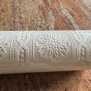 Elegant Cream Textured Wallpaper